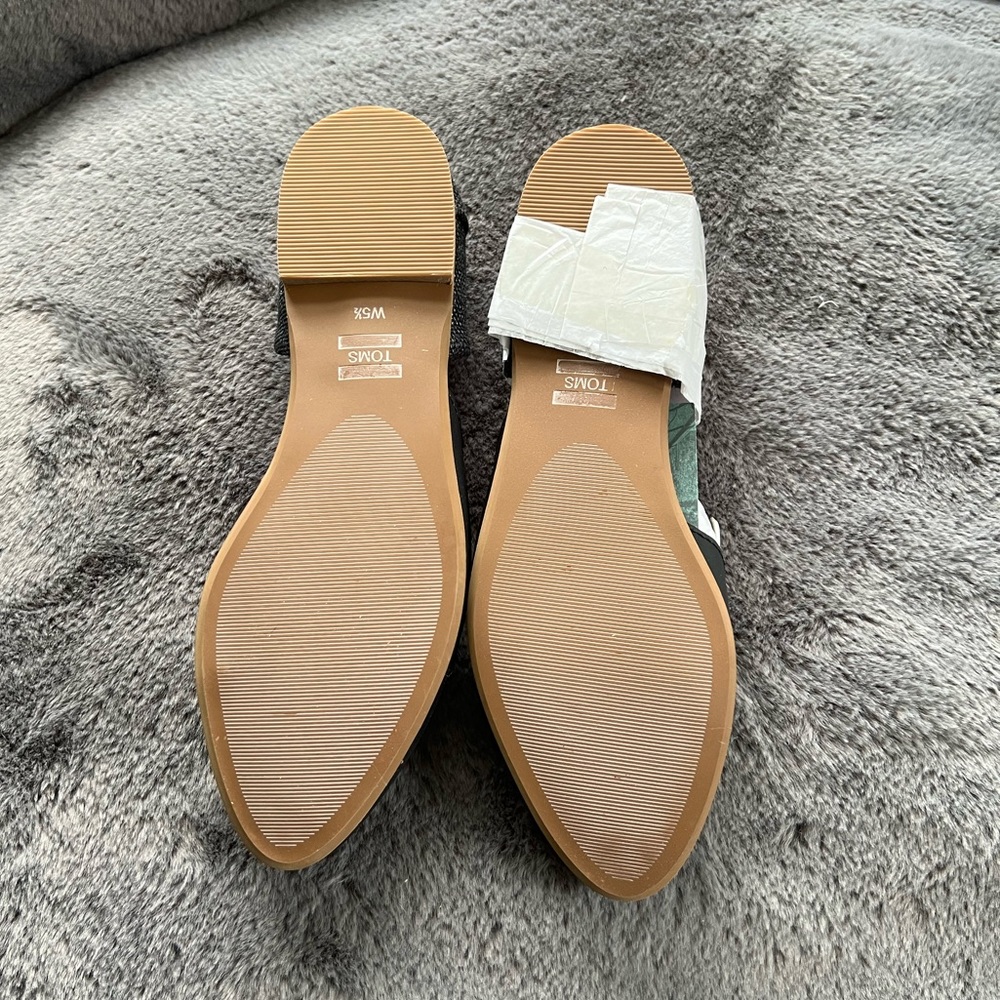 TOMS Leather Flats